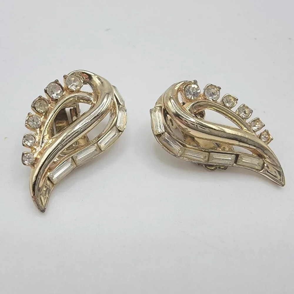 VINTAGE GOLD TONE EARRINGS ANGEL‎ WINGS STONES DESIGN